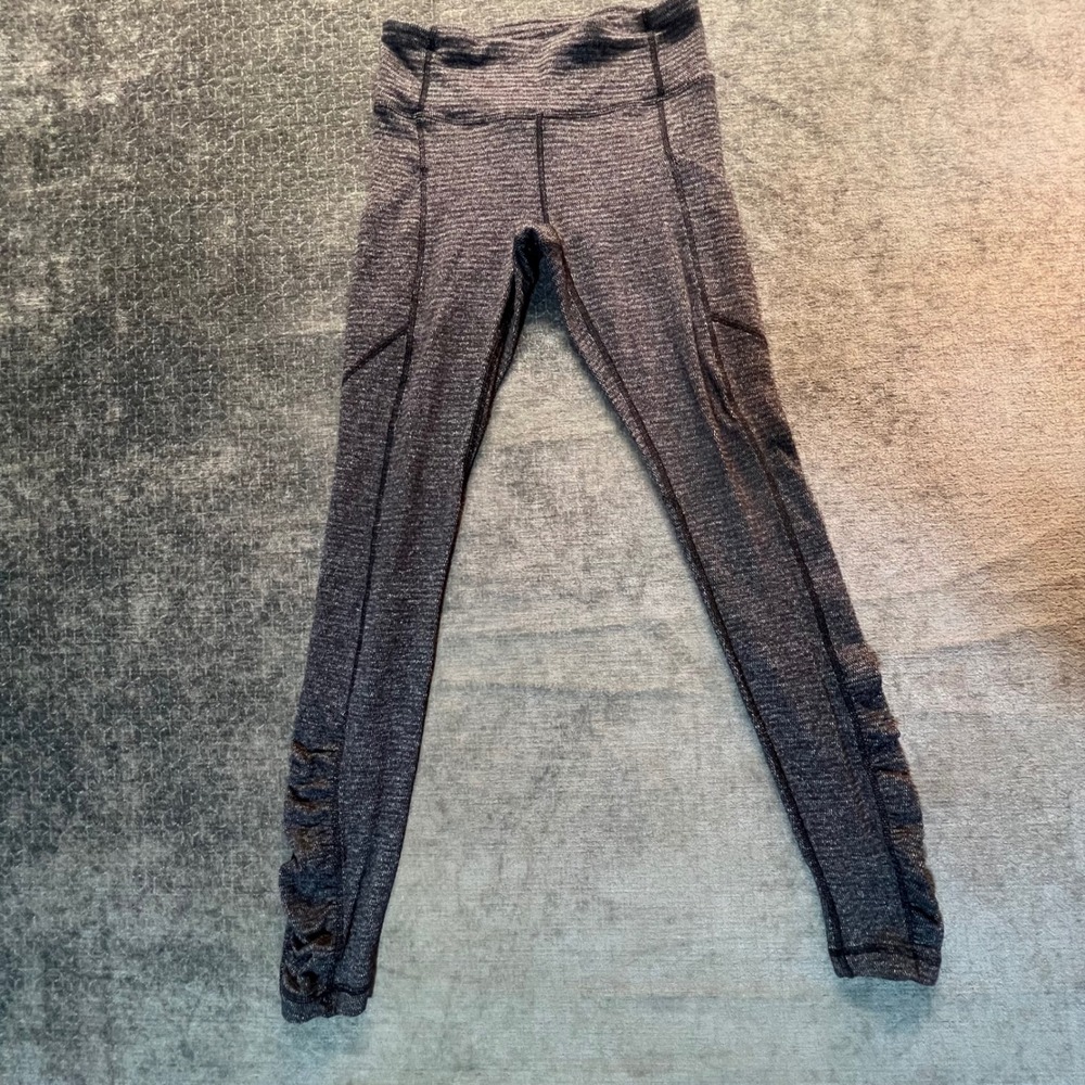 Lululemon‎ Cropped Leggings Size 4 Black White Chevron Mesh Panels Align